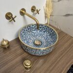 Elégante vasque marocaine traditionnelle pour une salle de bain