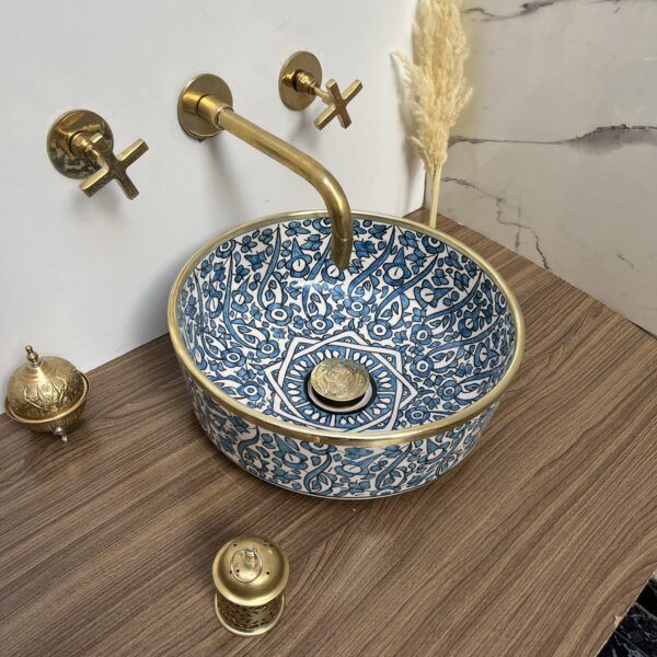 Elégante vasque marocaine traditionnelle pour une salle de bain