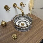 Elégante vasque marocaine traditionnelle pour une salle de bain