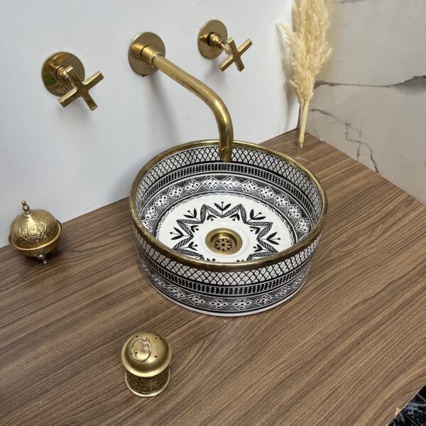 Elégante vasque marocaine traditionnelle pour une salle de bain