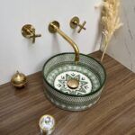 Elégante vasque vert marocaine traditionnelle pour une salle de bain