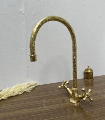 Collection de robinets artisanaux en laiton Mediina