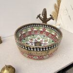 Lavabo Artisanal aux Motifs Traditionnels et Finition Bronze