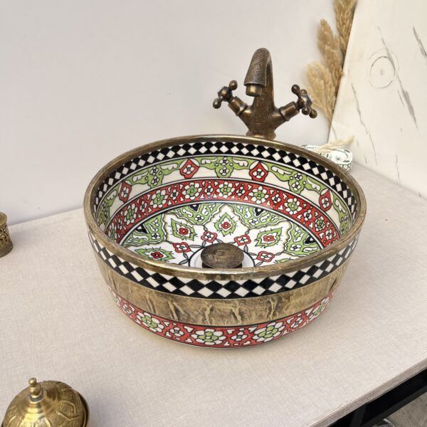 Lavabo Artisanal aux Motifs Traditionnels et Finition Bronze