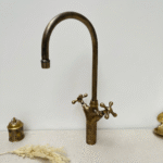Robinet de salle de bain en laiton bronze — Artisanat marocain authentique